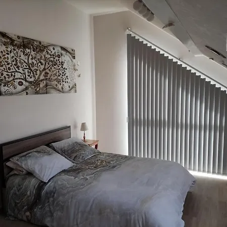 Duplex Independant, Dans Maison. * Tresserve