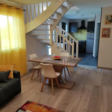 Duplex Independant, Dans Maison. Tresserve